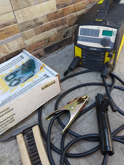 Инверторен Електронен ESAB CADDY2200i   16A-220A 220v за Всички метали