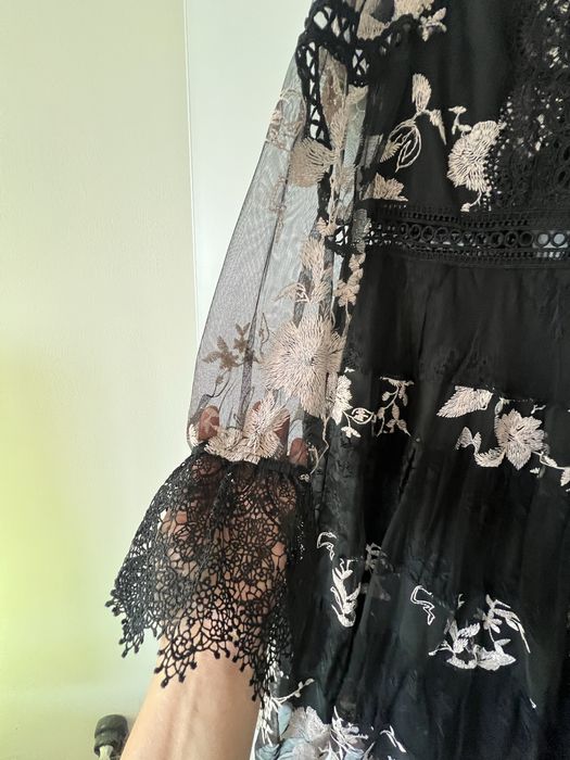 Страхотна нова рокля, бродирана дантела