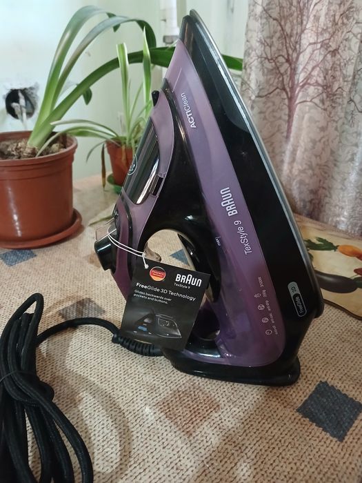 Продаю утюг braun