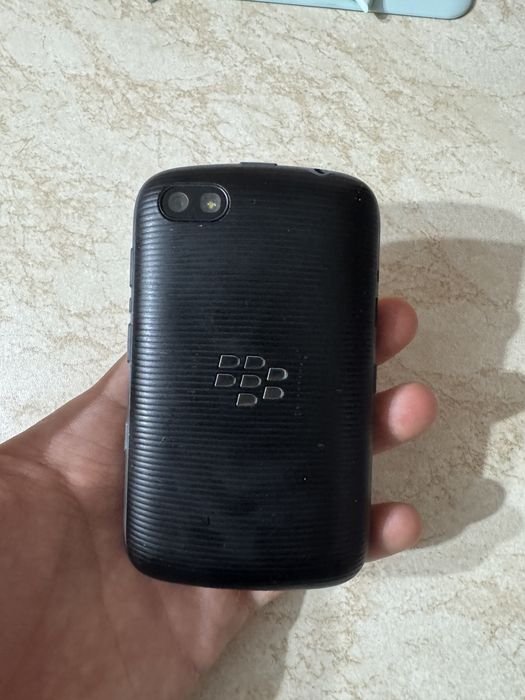 Vand blackberry 9720 impecabil