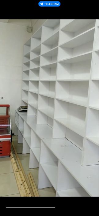 Magazinga vitrina sotiladi