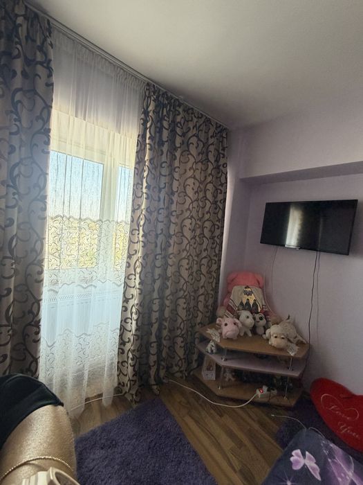 Vand apartament zona micro 5