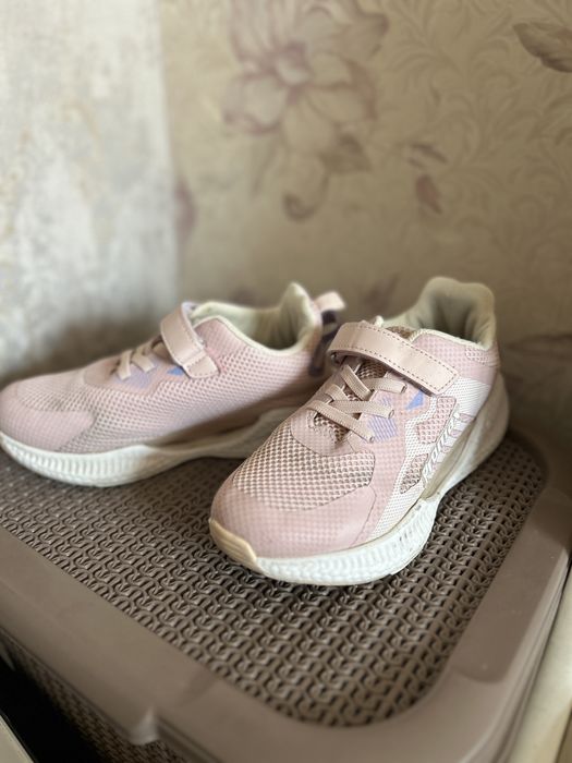 Продам кроссовки