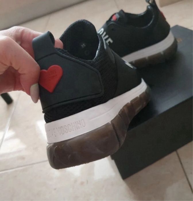 Sneakers Love Moschino