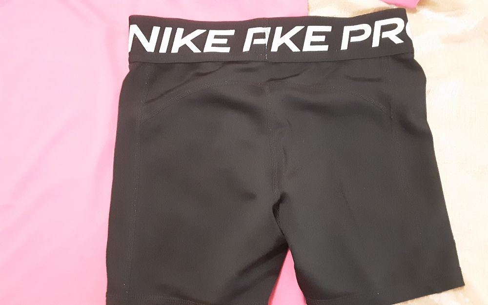 (L 147-158) NIKE оригинален сет за момиче 21€