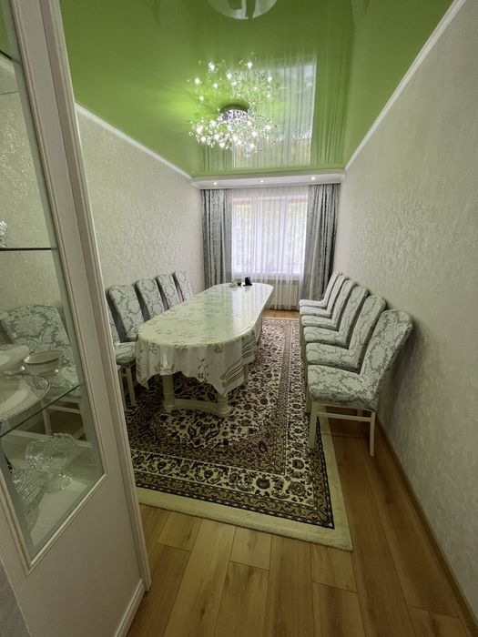 Продам стол и 12 стульев