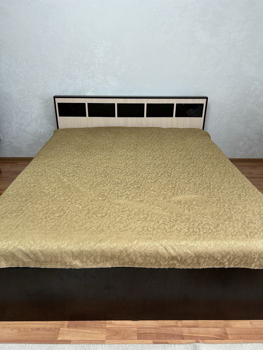 Продам двуспальную кровать