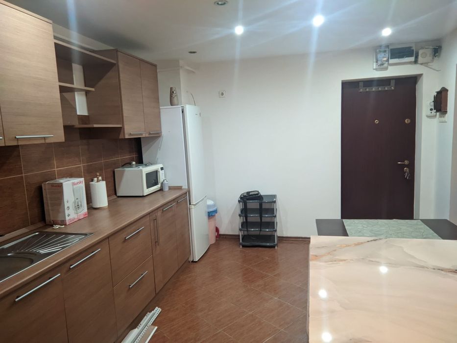 Inchiriez apartament