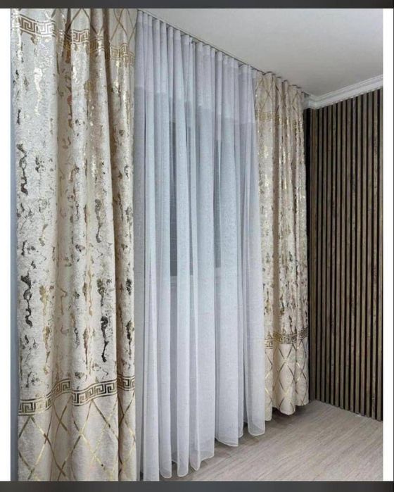 В наличиие шторы размер 3м/4м