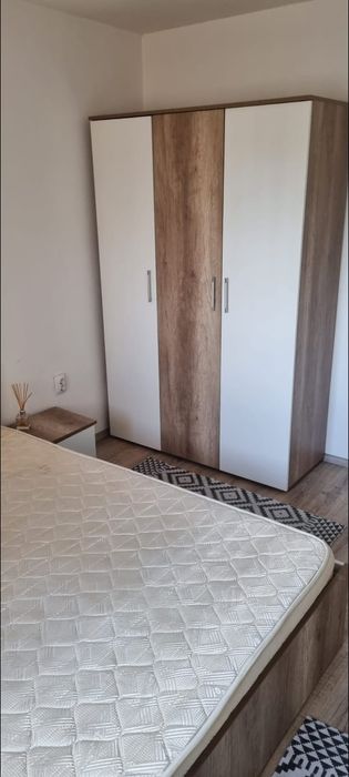 Inchiriez Garsoniera pe strada Plopilor .
Garsoniera este renovata si