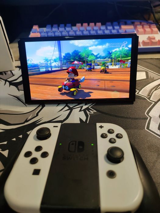 Продам Nintendo switch OLED состояние идеальное