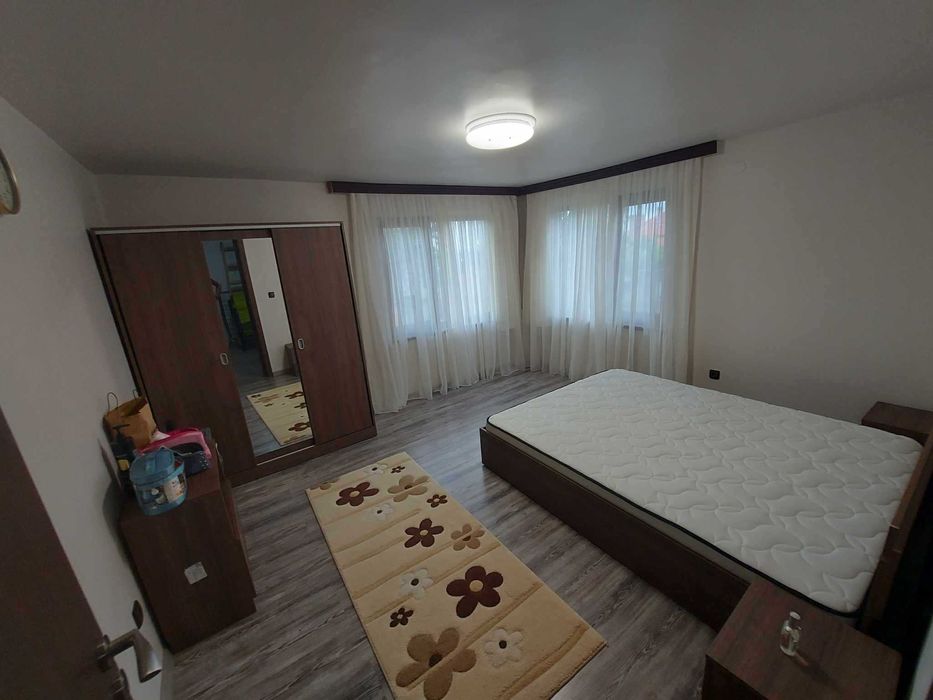 Триетажна къща, гр. Омуртаг