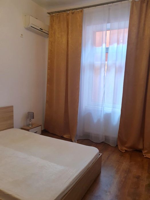 Închiriez apartament la casa garsoniera curte comuna ultracentral