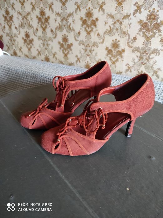 Продам женскую обувь