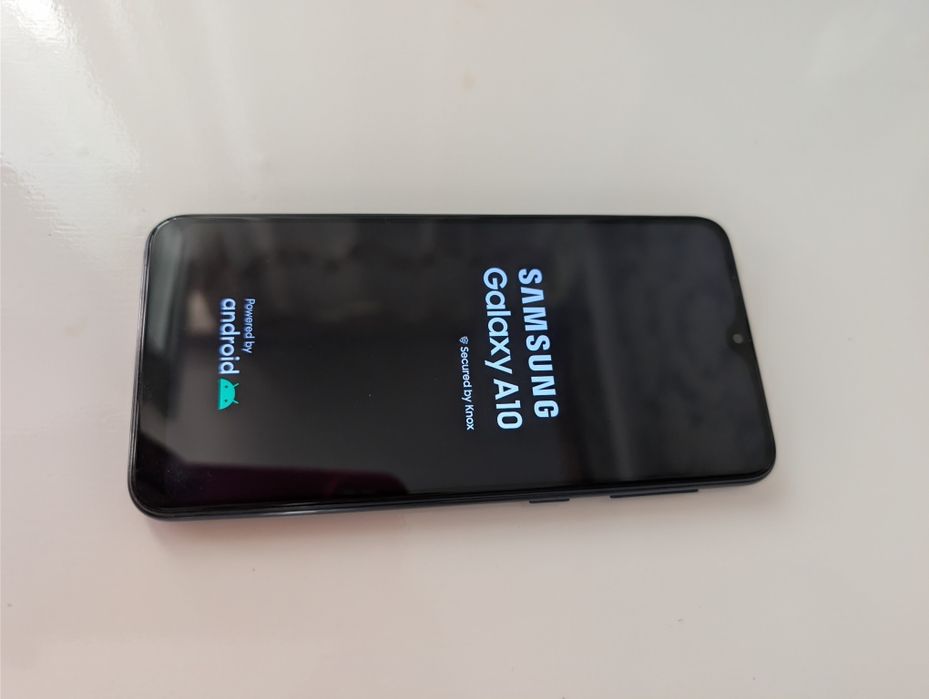 Samsung Galaxy A10 / telefon de buget pentru uz de zi cu zi