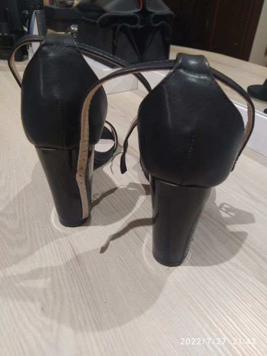 Дамски сандали на ток