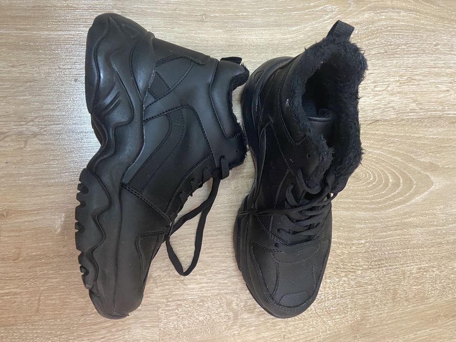 Новые утепленные кроссовки