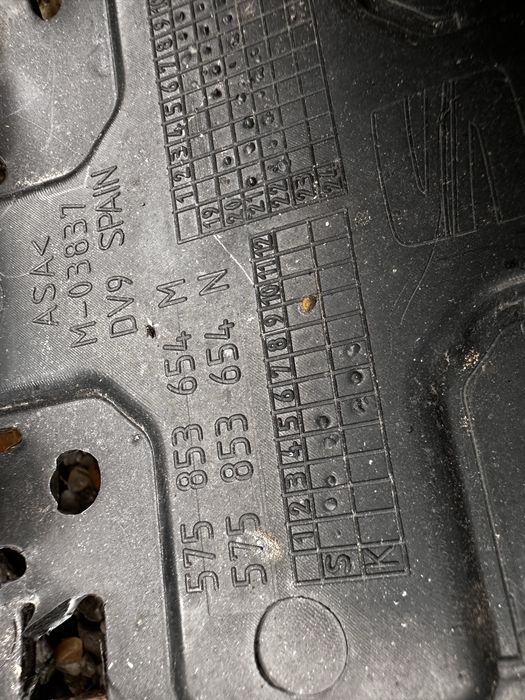 Bară față .grila radiator seat ateca.cod:575853654.M.