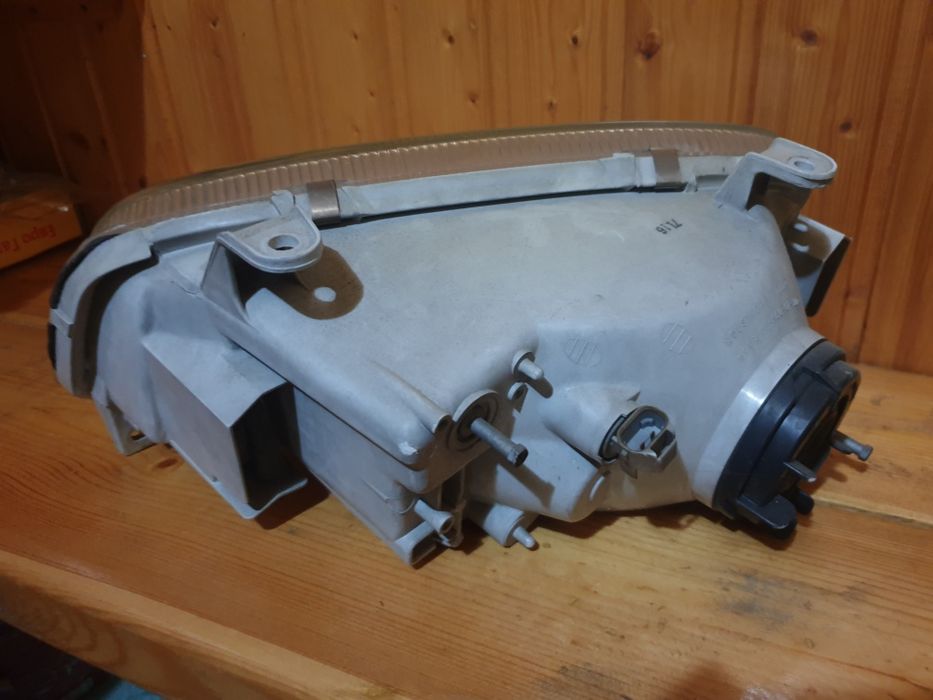 Фонарь Toyota Rav4