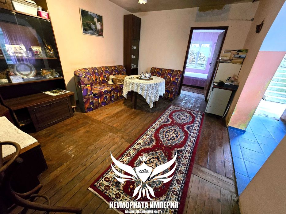 Продавам тристаен 65кв.м. 1ет в гр.Асеновград широк център