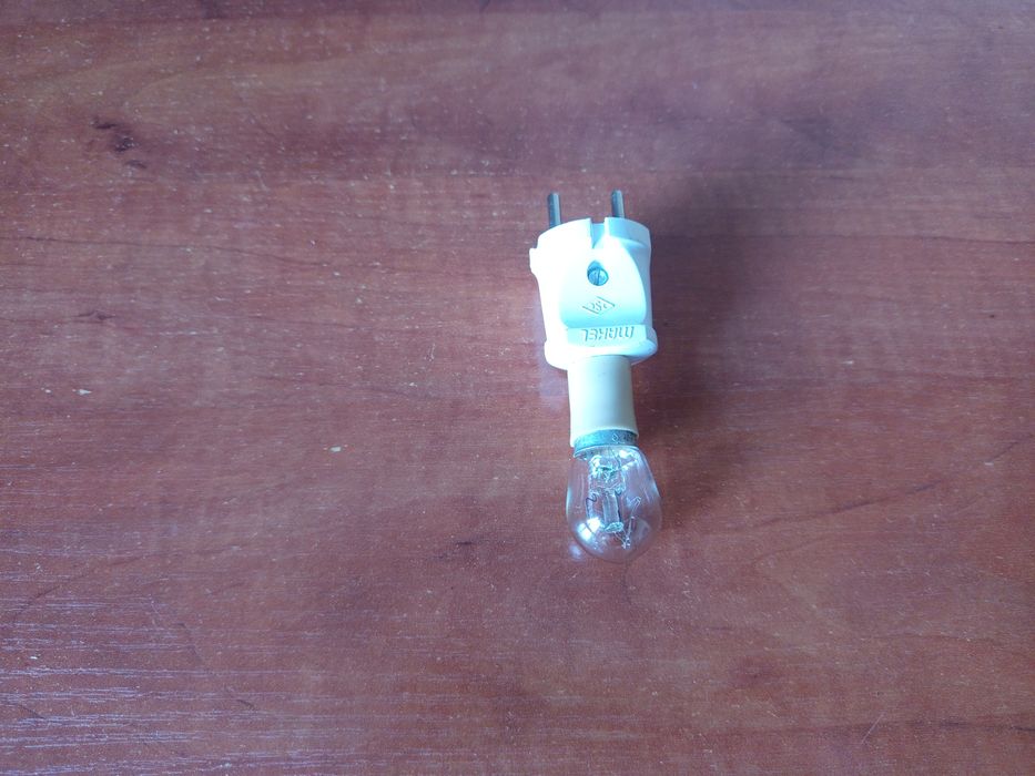 Настольная лампа