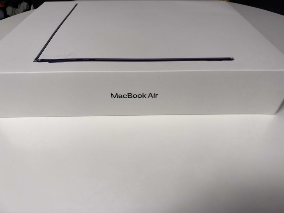 Macbook Air 15inch M3 2024 / 16GB / 512GB