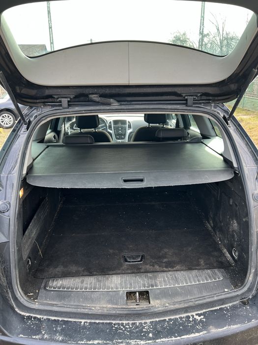 Dezmembrări / Dezmembrez Opel Astra J si Astra H