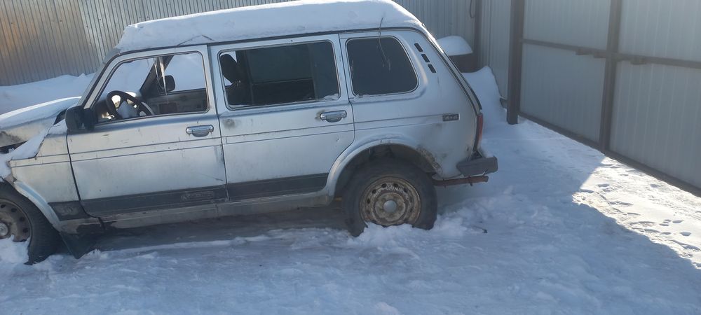Продам нива 5дверка