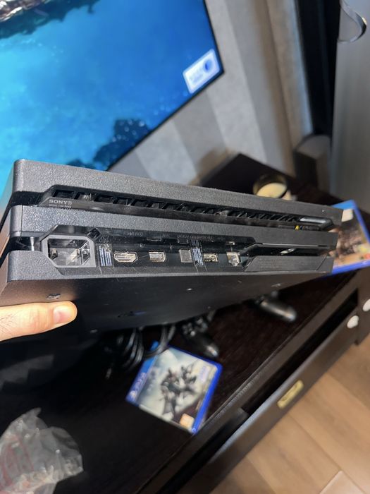 Consola PS PlayStation 4 PRO 1TB 2 controlere + 2 joc