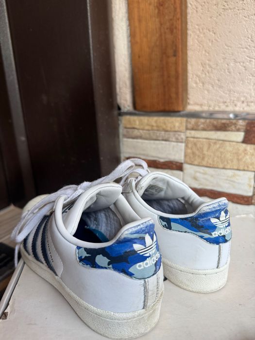 Обувки на Adidas