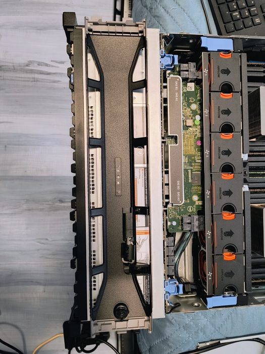 Dell PowerEdge R730xd ,2 x Xeon E5-2699 v4,64GB DDR4 ECC