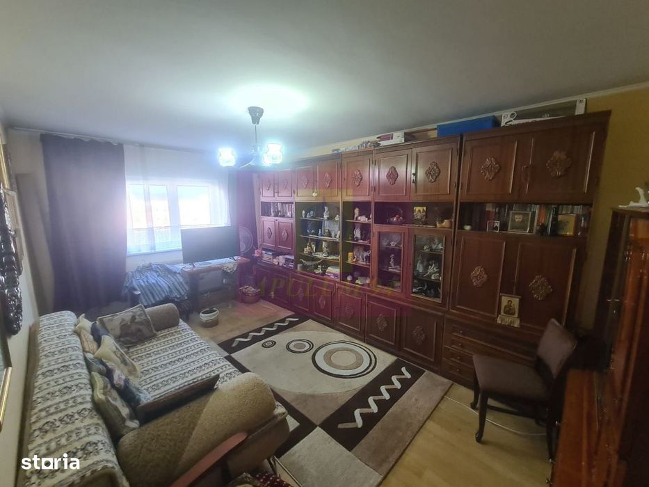 Apartament cu 3 camere de vanzare in Campina - Zona Centrala