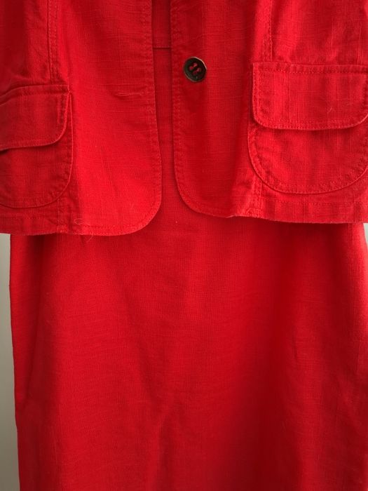 Compleu rosu din in cu sarafan si jacheta