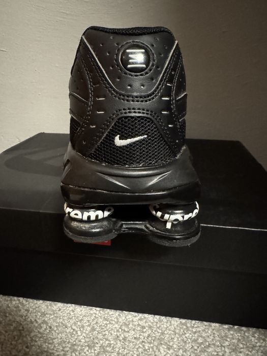 Nike shox supreme