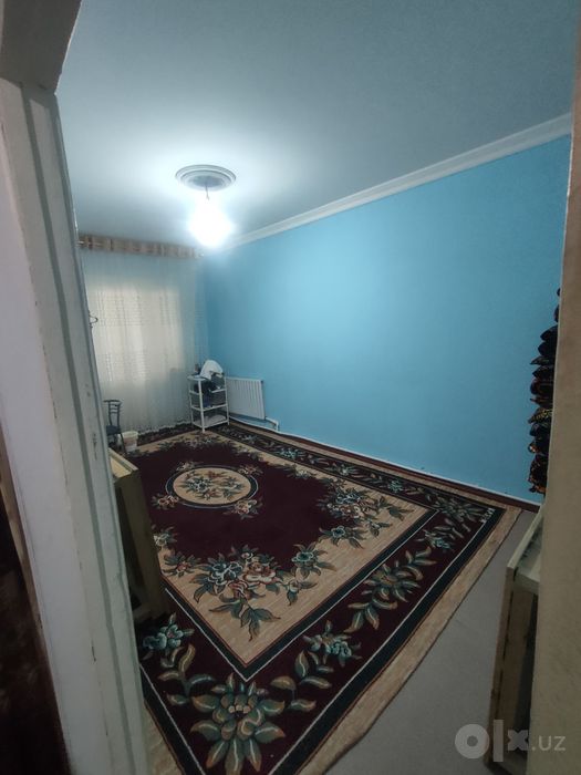 Uy sotiladi srochna bekobod 52 dom 3 xonali