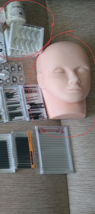 Vând extensii de gene