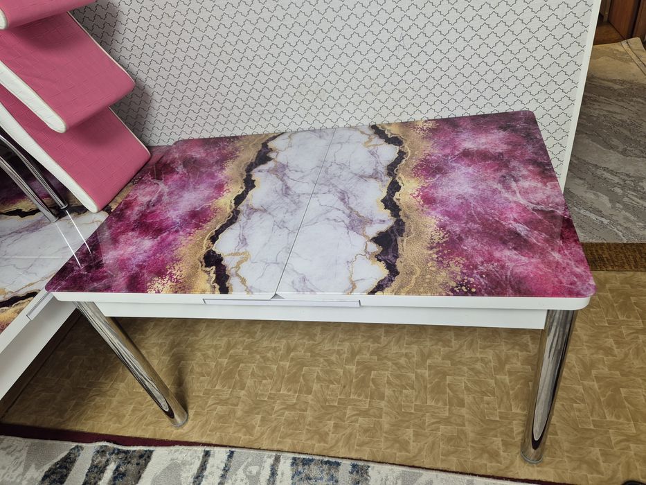 Продаю стол в хорошем сосетоянии