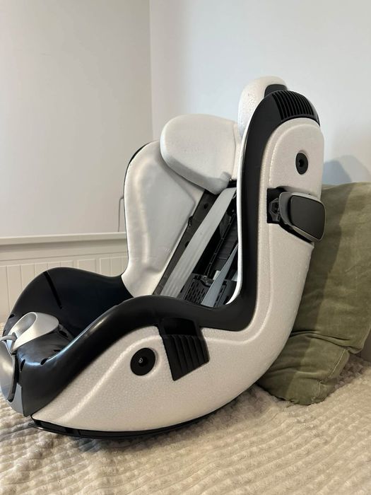 Scaun auto rotativ Cybex Sirona Z2 i-Size Plus si baza isofix Cybex