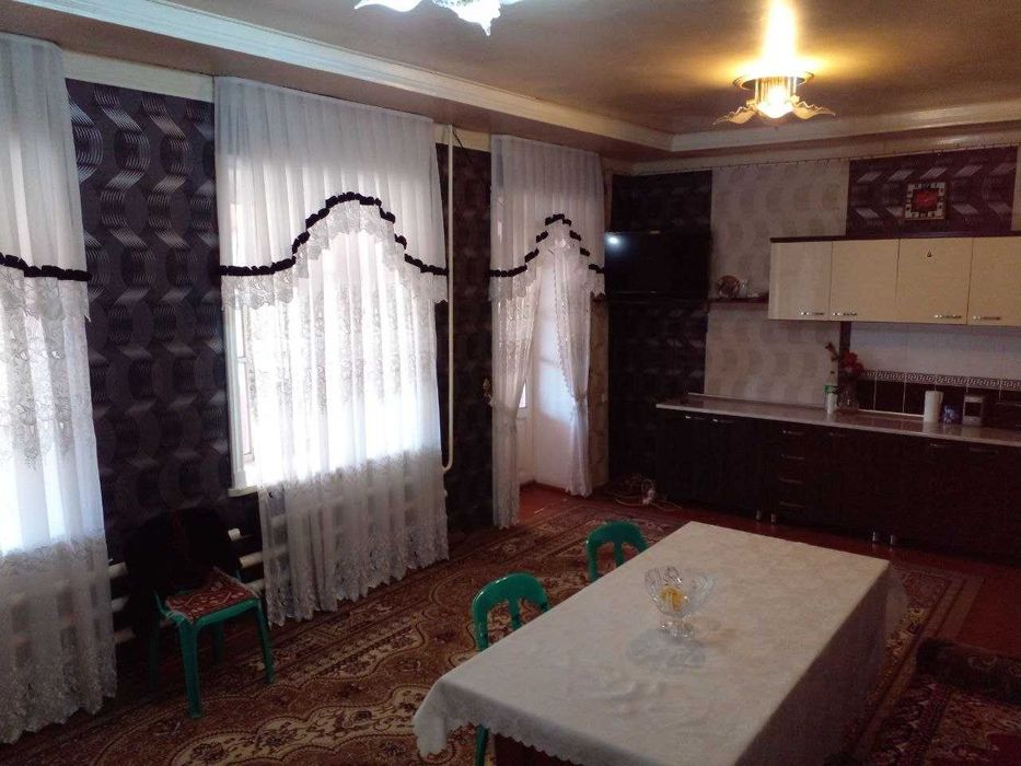 Продайся уютный дом в городе Янгиюль