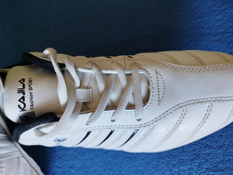 Обувь продам кроссовки