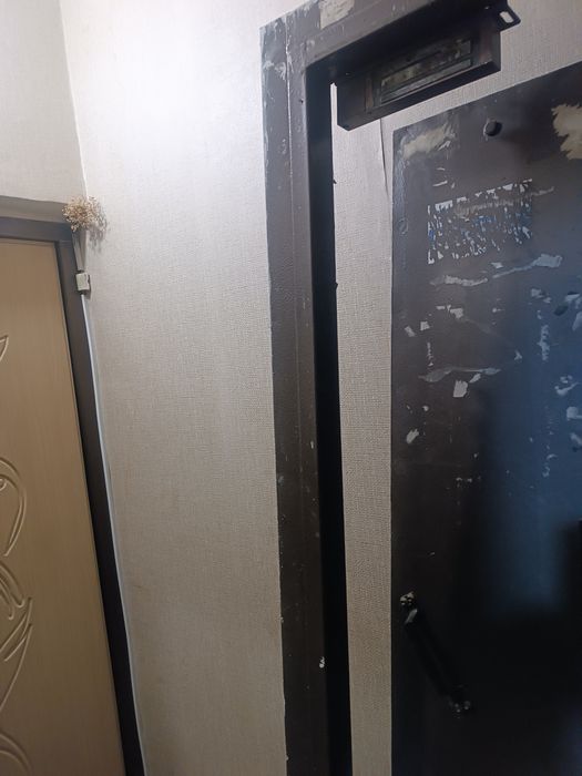 Продам металлическую дверь