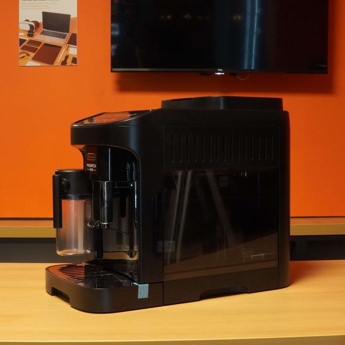 Espressor Automat De’Longhi Magnifica Evo ECAM290.61.B 1450W 15 Bar, Display Touch Espresso Cappuccino, Spumare Lapte 1.8L Negru