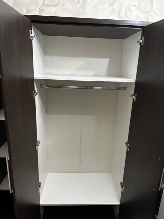 шкаф хорошего качества просторный