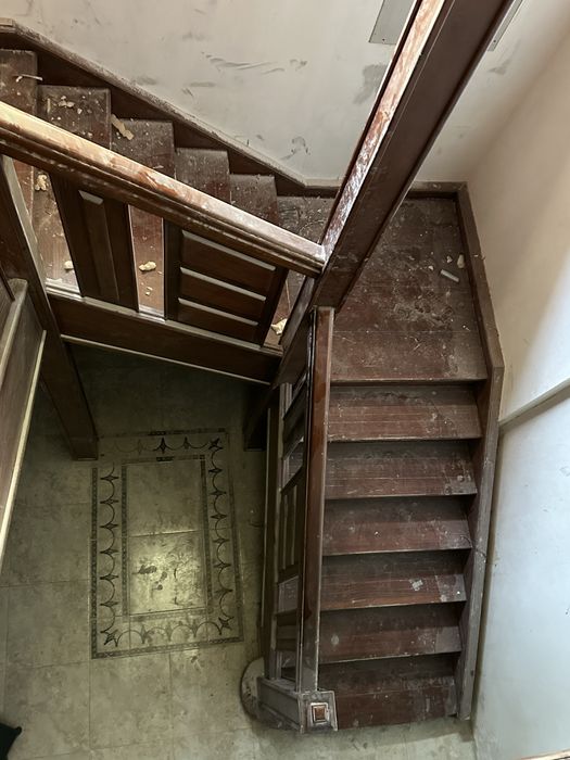 Прочная лестница из хорошего дерева