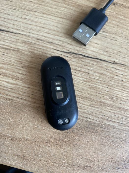 Продам часы mi band 7