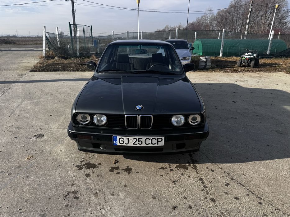 Bmw ursulet 1990 in doua usi
