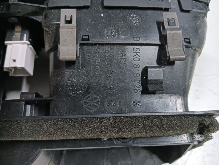 Guri Ventilatie Fata Volkswagen Golf Vi 5K1 2008 - 2013 5K0819728K