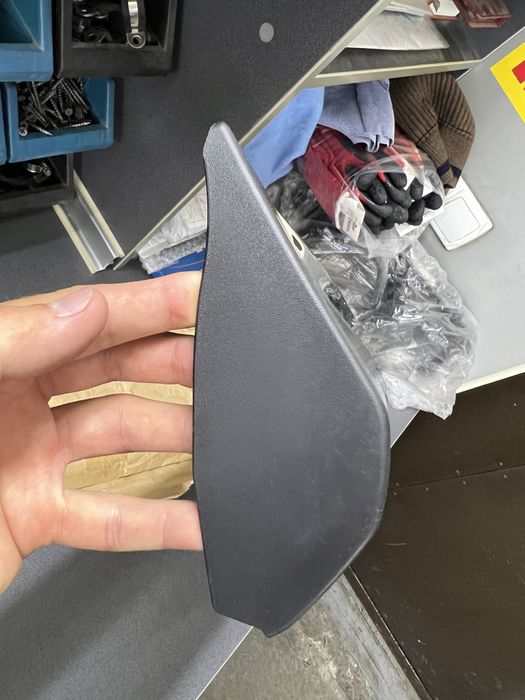 Новый молдинг двери Toyota Highlander