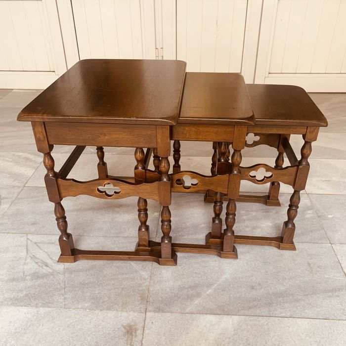 Комплект винтидж дървени масички (nesting tables) – масив, отличен вид