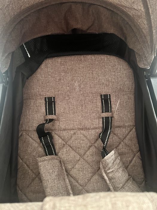 Каляска очень удобная легкая